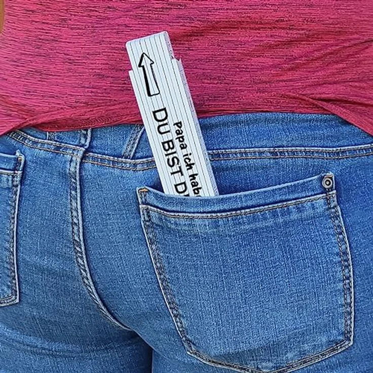 speecheese Meterstab aus Holz mit Spruch "Papa, ich habe nachgemessen, du bist der Größte!", lustig bedruckter Zollstock, 24x3,5 cm, rot – Bild 2