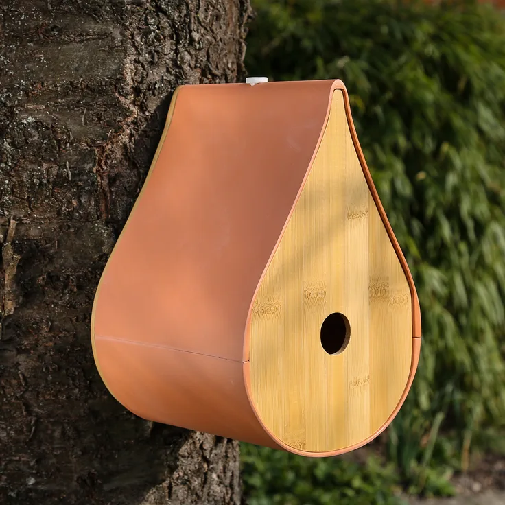 GAUMENKICK Vogelhaus - Nistkasten - Bambus - mit Aufhänger - H: 27,5cm - L: 18,5cm - orange