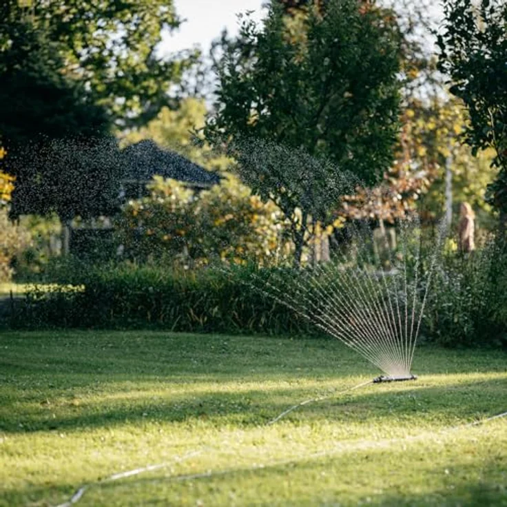 Fiskars Comfort Oszillierender Regner S-L, Sprinkler für 300-500 m², Schwarz/Orange, inkl. Filter und Düsenreinigungswerkzeug – Bild 4