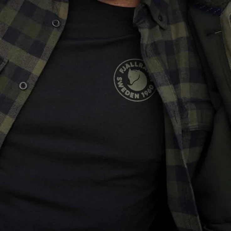 Fjällräven Herren Shirt 1960 Logo aus nachhaltigem Jersey-Strick, Schwarz, Größe M, feuchtigkeitsregulierend und schnell trocknend – Bild 5