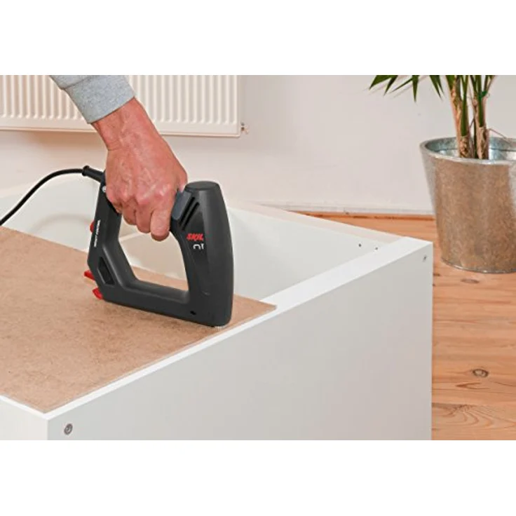 Skil Tacker 8200 AC (Elektrotacker, Elektronagler, für Nägel + Klammern bis 16 mm, Kabellänge 6 Meter, inkl. Kunststoffkoffer) 2610Z04064 – Bild 4