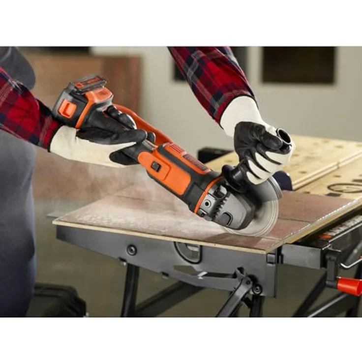 Black+Decker Li-Ion Akku-Säbelsäge (18V, 22 mm Hublänge, max. 110 mm Schnitttiefe, flexibler Sägeschuh, ergonomische Griffgummierung, ohne Akku und Ladegerät) BDCR18N – Bild 4