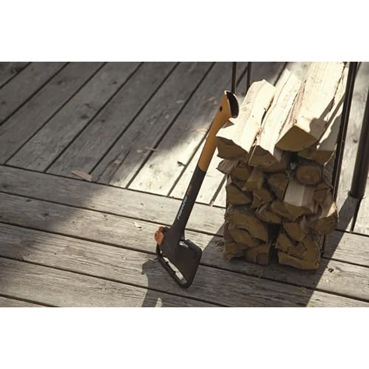 Fiskars Universalaxt, Inklusive Klingen- und Transportschutz, Länge 44 cm, Antihaftbeschichtet, Hochwertige Stahl-Klinge-Glasfaserverstärkter Kunststoff-Stiel, Schwarz-Orange, X10-S, 1015619 – Bild 6
