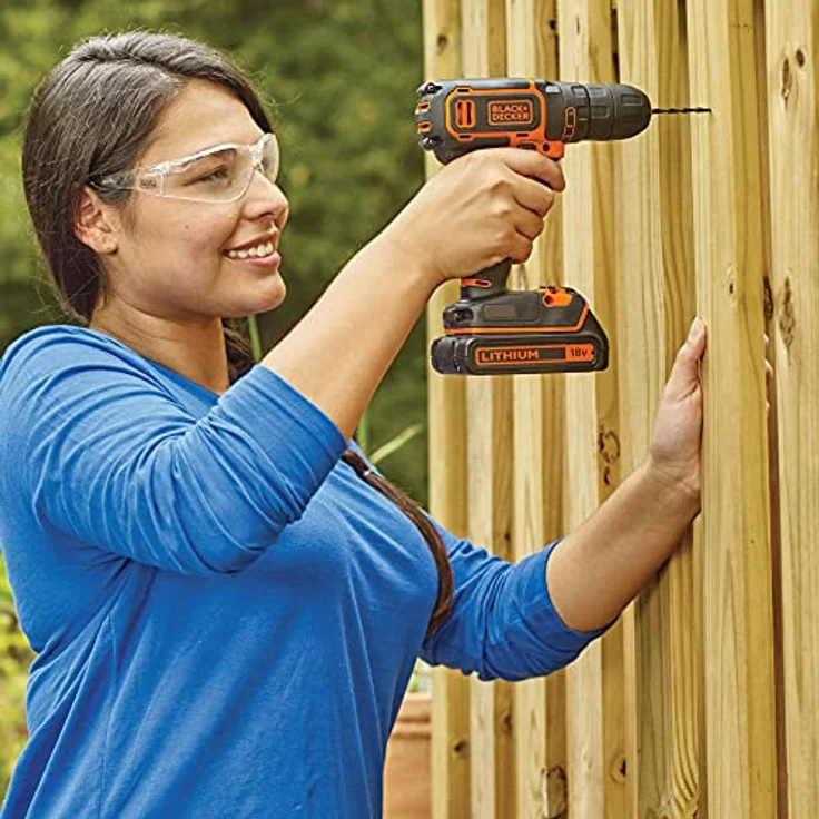 Black+Decker Akku-Bohrschrauber (18V, Li-Ion Schiebe-Akku, 1 Doppelbit, 400 mA Ladegerät im Koffer, LED-Arbeitsleuchte, Planetengetriebe, Softgriff) BDCDC18K – Bild 4