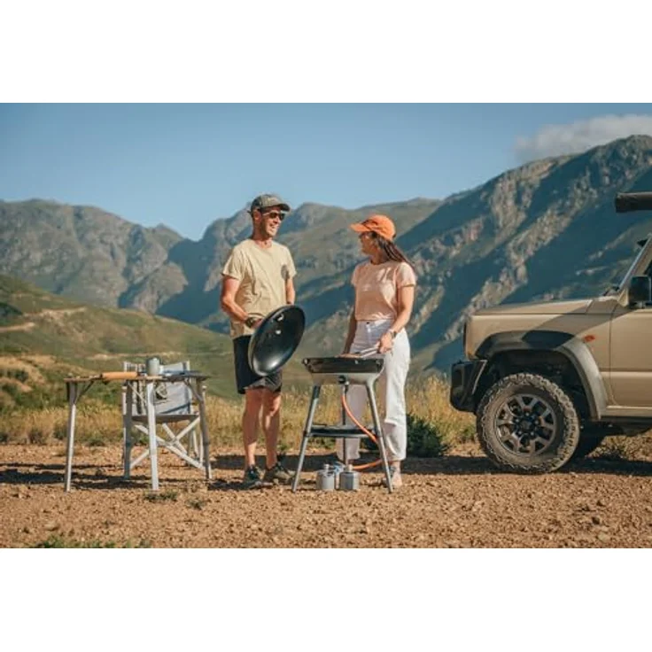 Cadac Carri Chef 50 BBQ/Grill2Braai, tragbarer Gasgrill mit 46 cm Grillfläche, 30 mbar, inkl. Deckel mit Thermometer und Gewürzregal – Bild 2