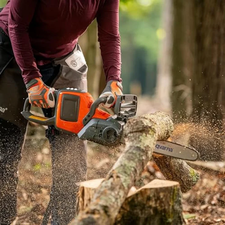Husqvarna® Akku-Kettensäge "225i", 35 cm Schienenlänge, savE™ Modus, trägheitsausgelöste Kettenbremse, ohne Akku und Ladegerät – Bild 3