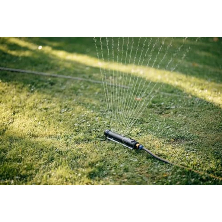 Fiskars Comfort Oszillierender Regner S–M, inkl. herausnehmbarem Filter und Düsenreinigungswerkzeug, Sprinkler für 150-300 m², Schwarz/Orange – Bild 3