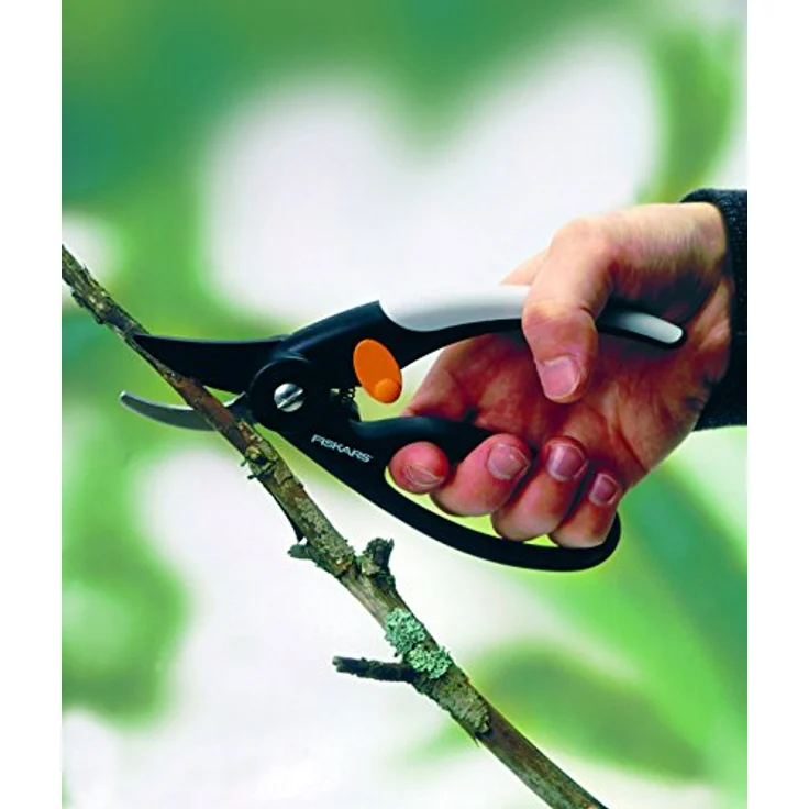 Fiskars Bypass-Gartenschere für frische Äste und Zweige, Antihaftbeschichtet, Hochwertige Stahl-Klingen, Länge 21 cm, Schwarz-Orange, Elegance, P44, 1001534 mittelgroß – Bild 6