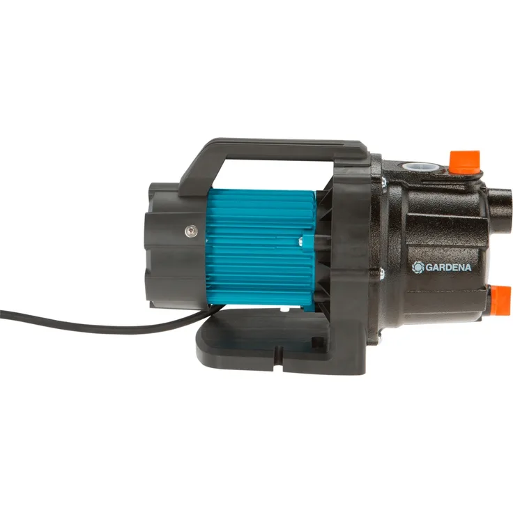Gardena Gartenpumpe 3700/4 Basic, energiesparend mit 3700 Liter pro Stunde, robustes Eisen-Gussgehäuse