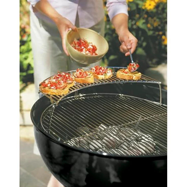 Weber 8417 Warmhalterost, passend für 57 cm Holzkohlegrills, Schwarz, ideal zum Warmhalten und Toasten von Speisen – Bild 5