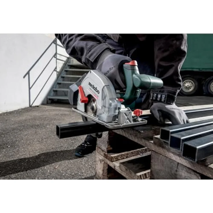 Metabo Akku-Handkreissäge MKS 18 LTX BL 58, Metall Ohne Akku in metaBOX 340, Kraftvoller Brushless-Motor, Spänefangbox, für Metalle geeignet – Bild 4