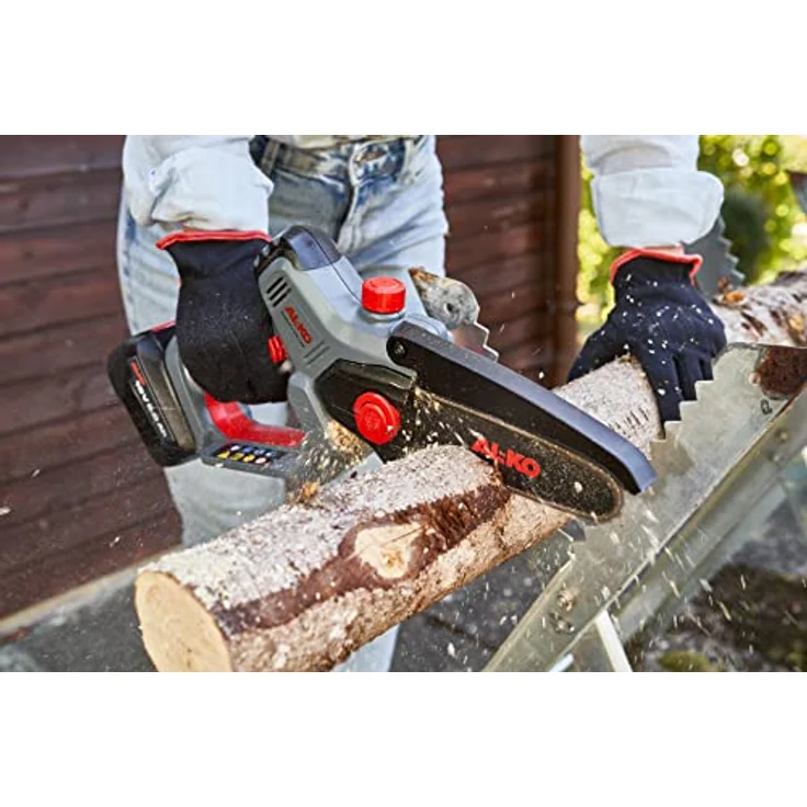 AL-KO Akku-Minikettensäge CSM 1815, 18 V Li-Ion, 15 cm Schnittlänge, Schnittstärke 13 cm, SDL® Smart dynamic lubrication, inkl. Akku, Ladegrät,Tragekoffer und Kettenöl – Bild 3