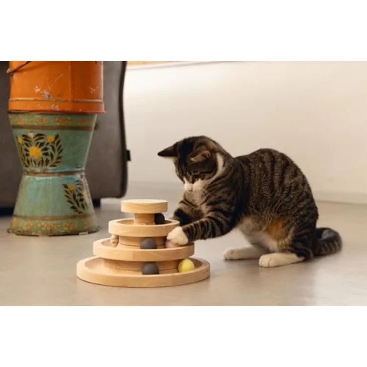 Designed by Lotte Spielturm Mia – Katzenspielzeug aus Holz – Braun – Bild 5