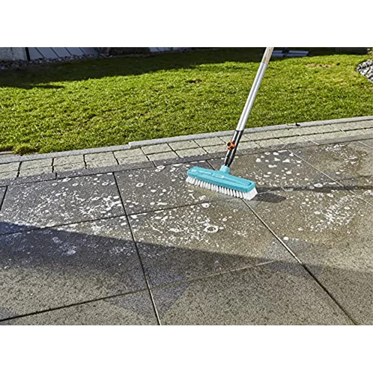 GARDENA combisystem-Schrubber: Optimales Werkzeug für die Reinigung im Haus, 30 cm Arbeitsbreite, hochelastische Polypropylen-Besteckung, möbelschonend durch abgerundete Kanten (3639-20) – Bild 5