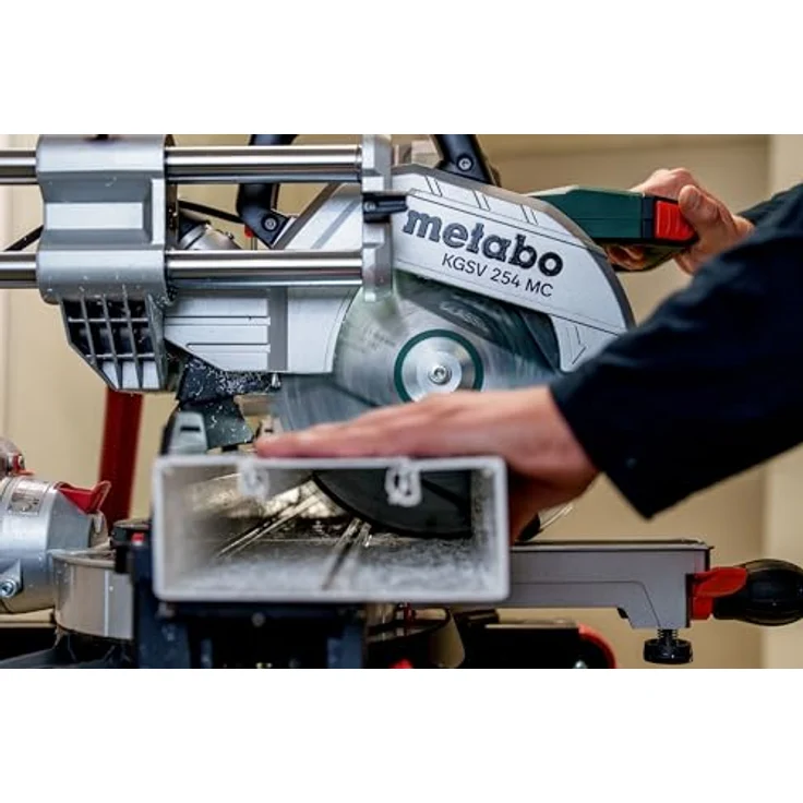 Metabo Kappsäge KGSV 254 MC, variable Drehzahl, beidseitige Sägekopfneigung, integrierte Spanabsaugung, inkl. Sägeblatt und Zubehör – Bild 4