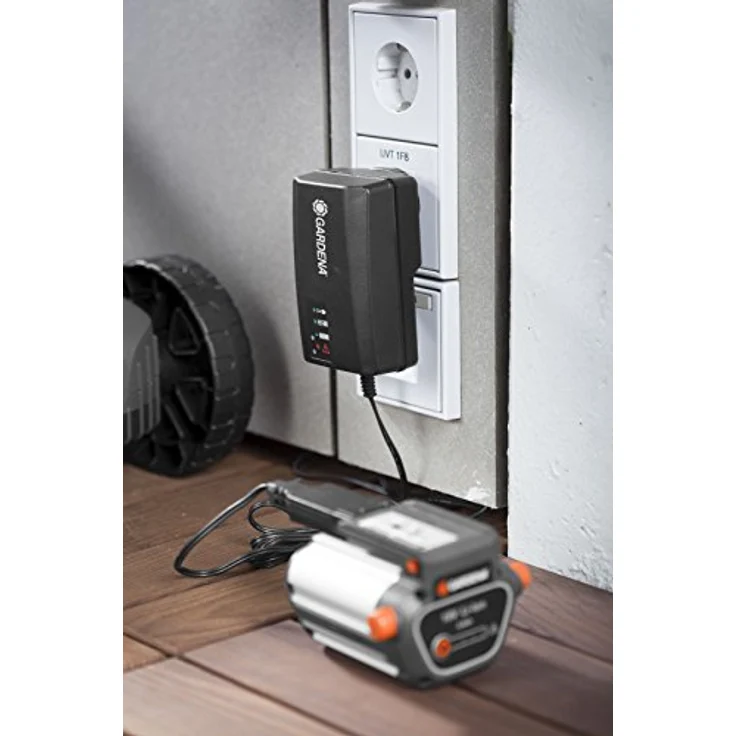 GARDENA System Akku BLi-18: Zubehör für viele GARDENA Trimmer, Bläser und Heckenscheren, 18 V Akkuleistung mit 2.6 Ah Kapazität, Ladezeit ca. 4 h, LED Ladezustandsanzeige, Aluminumgehäuse (9839-20) – Bild 3