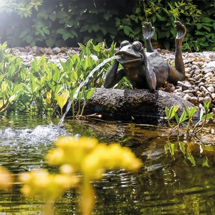Esotec Solar Wasserspeier Frosch Lazy Frog, Teichfigur mit Tauchpumpe und Solarpanel, Bronze, H=24cm, Förderleistung 380l/h, für Garten und Balkon – Bild 2