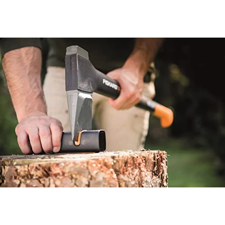 Fiskars Set Universalaxt X7-XS, Mit Axt- und Messerschärfer, Länge: 35,5 cm, Schwarz-Orange, 1020183 (Limitierte Auflage) – Bild 5
