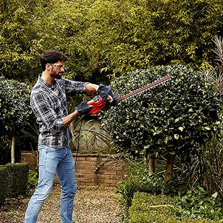 Black+Decker Elektro-Heckenschere (420W, 45 cm Schwertlänge, 16 mm Schnittstärke, T-Handgriff und transparentem Handschutz, für kleine Hecken) – Bild 3