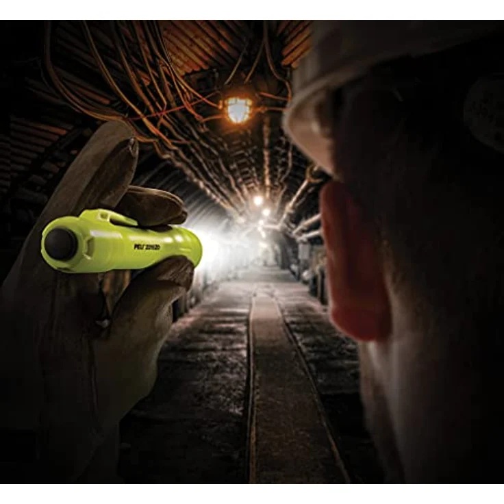 PELI 2315Z0 Kompakte Taschenlampe, zertifiziert für ATEX-Zone 0, Premium-Taschenlampe, hohe Qualität für Industrie, Handwerker, Feuerwehr, wasserfest (IPX8), 115 Lumen, Farbe: LeuchtendGelb – Bild 5