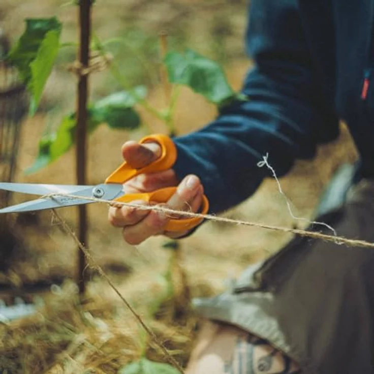 Fiskars Classic Große Universal-Gartenschere, 25 cm, Ergonomischer Griff, Präzisionsstahl, Orange, 1075039 – Bild 4
