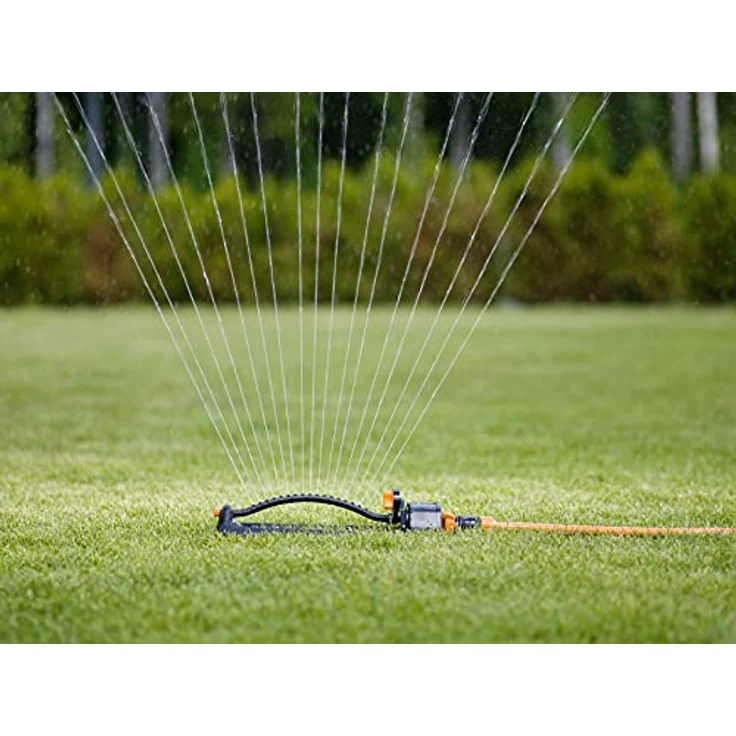 Fiskars Oszillierender Sprinkler Schwingender Wassersprinkler Viereckregner max. 300 m² max. 17 m Weite – Bild 4