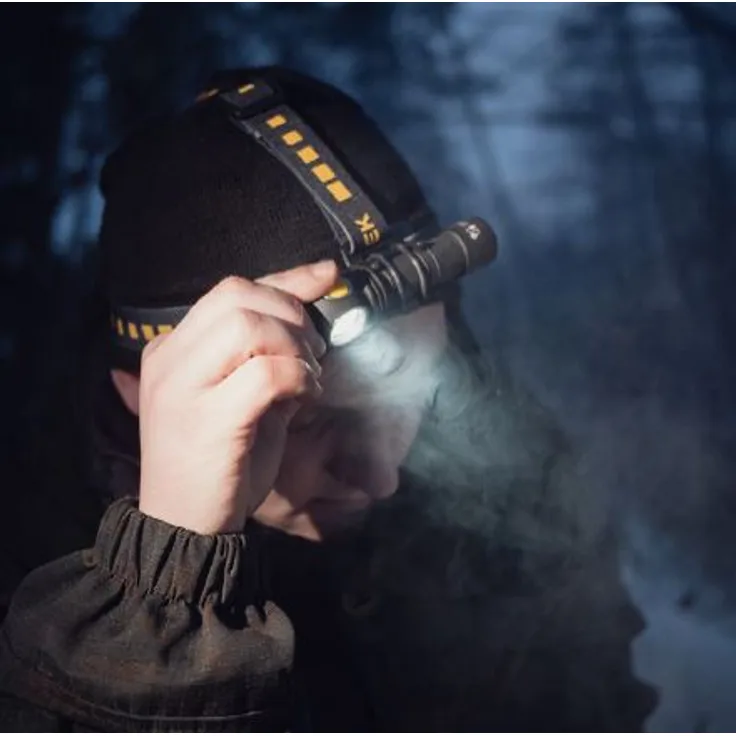 ArmyTek Wizard C2 Pro Max Magnet Warm LED Handlampe mit Magnethalterung akkubetrieben 3720lm 1440h 79g
