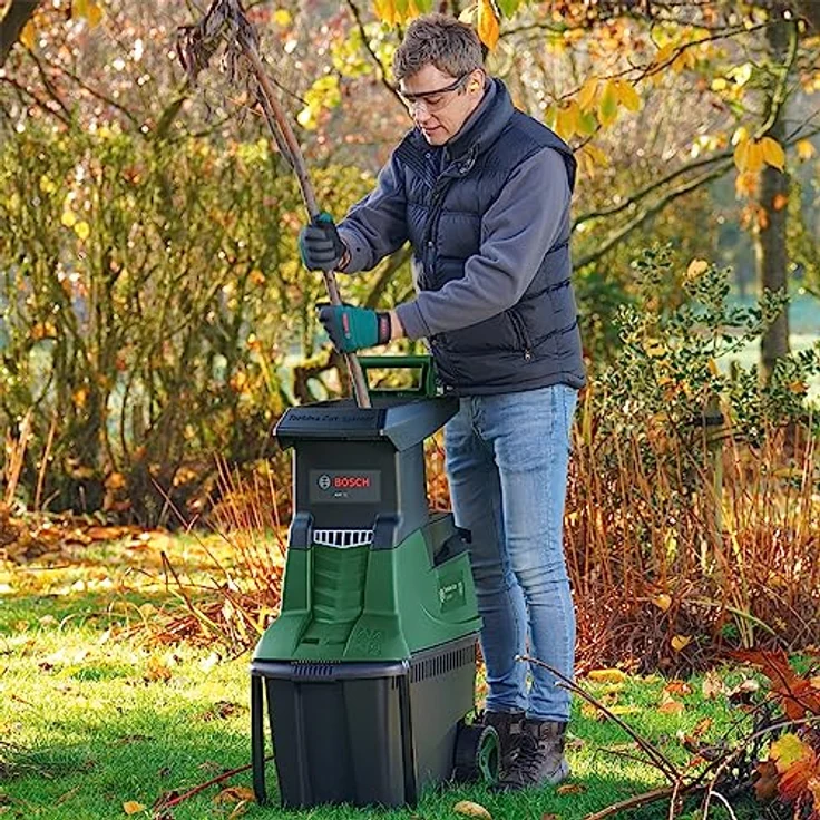 Bosch Häcksler AXT 25 TC 2.500 W Fangbox 53 Liter Schneidekapazität Ø 45 mm im Karton Leisehäcksler Für weiche und harte Materialien Motorleistung 2.500 Watt Maximaler Durchmesser 45 mm Drehmoment 650 Nm, Classic Green
 – Bild 3