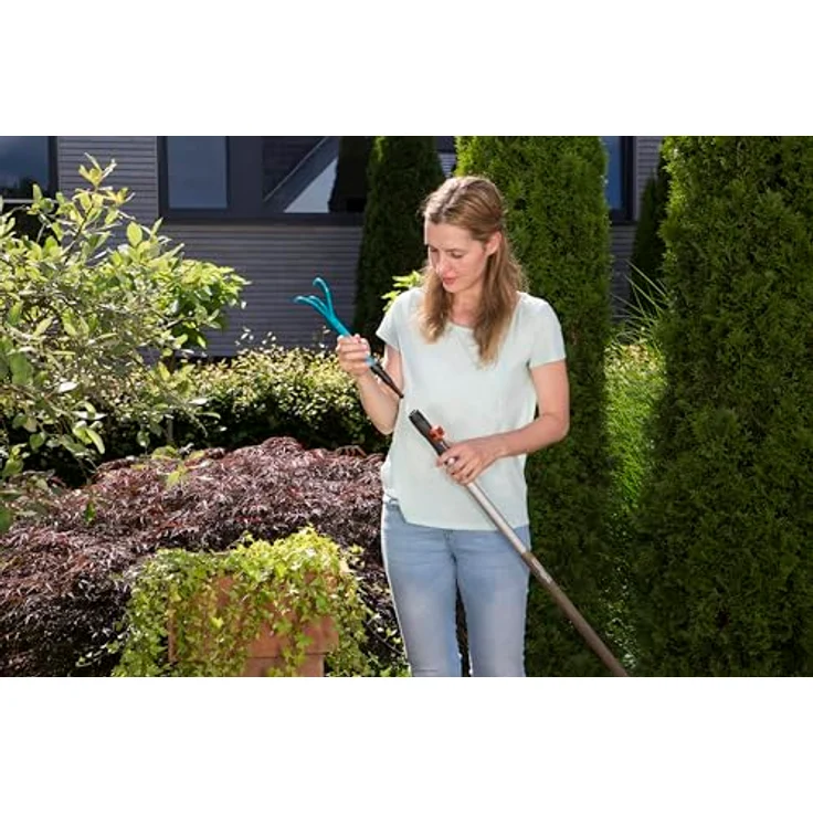 GARDENA combisystem-Kleingrubber: 3-Zinken-Gartenkralle zum Lockern und Lüften des Bodens, Arbeitsbreite 7 cm, ergonomischer Griff, Korrosionsschutz (8921-20) – Bild 5