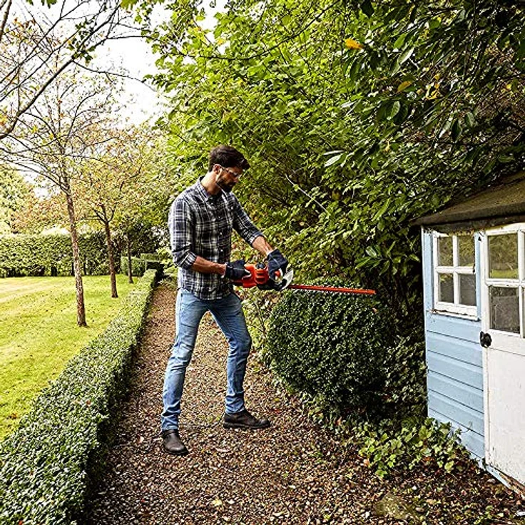 Black+Decker Elektro-Heckenschere (420W, 45 cm Schwertlänge, 16 mm Schnittstärke, T-Handgriff und transparentem Handschutz, für kleine Hecken) – Bild 4