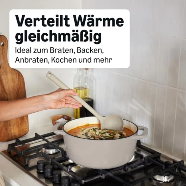 Amazon Basics Schmortopf Rund, emailliertes Gusseisen mit Deckel, 5,7 L, gleichmäßige Wärmeverteilung, leinengrau – Bild 3
