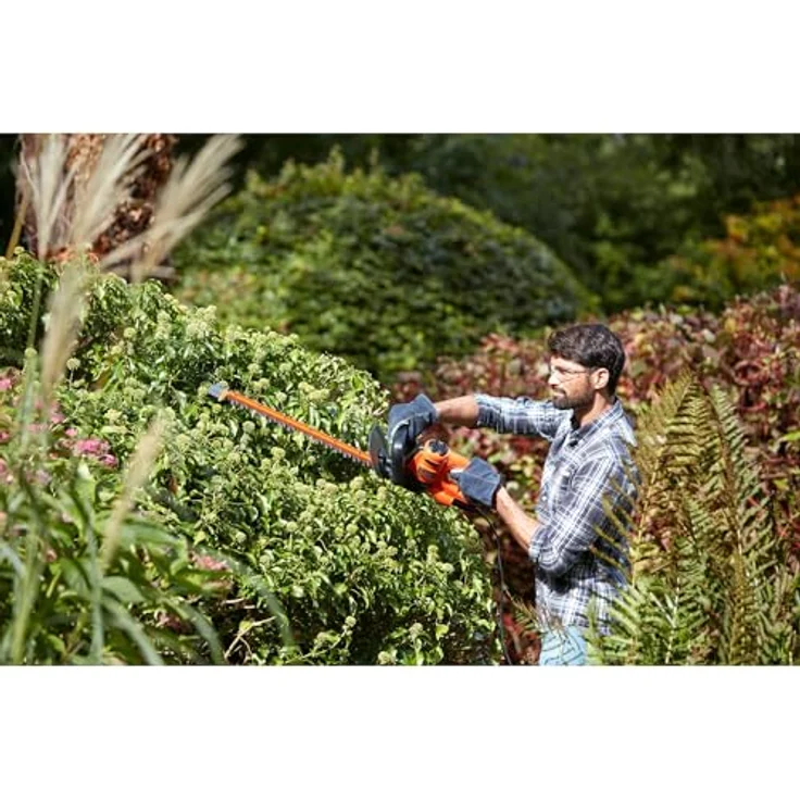Black + Decker Elektro-Heckenschere (500W, 50 cm Schwertlänge, 22 mm Schnittstärke, Bügel-Zweithandgriff und transparentem Handschutz, für mittlere bis große Hecken) – Bild 5