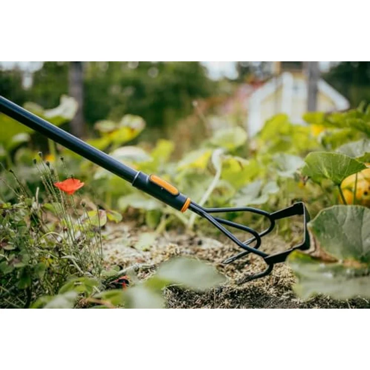 Fiskars Grubber 1080685, 132 mm QuikFit™ mit gehärteter Kohlenstoffstahlklinge für Kultivierung, Vertikutierung, Belüftung und Bodenlockerung – Bild 3