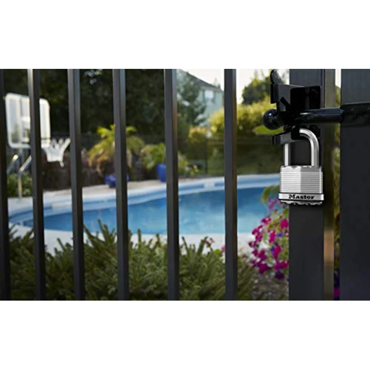Master Lock M15BEURDLF Hochsicherheits Vorhängeschloss [Schloss mit Schlüssel] [Laminiertem Stahl und Messingoberfläche] [Wetterfest] [Medium Bügel] - Ideal für Lagerräume, Lagerschuppen, Garagen – Bild 3