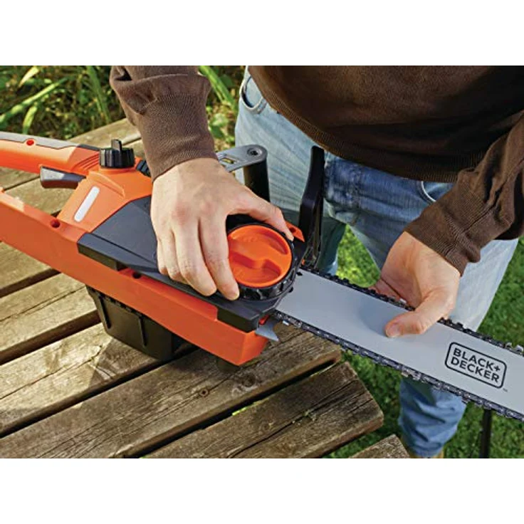 Black+Decker Elektro-Kettensäge - 2200W, 45 cm Schwertlänge, 12,5 m-s Kettengeschwindigkeit, rückschlagarm Kettenbremse CS2245 – Bild 8
