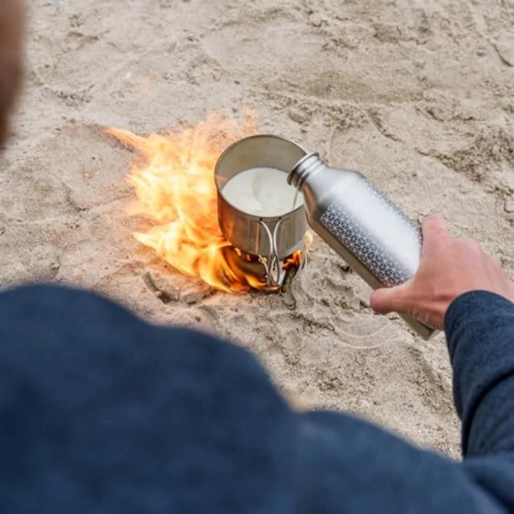 Petromax Kochbecher cp750, 2 in 1 Kochstelle und Becher aus gebürstetem Edelstahl, 750 ml, mit klappbaren Griffen und Transporttasche – Bild 7