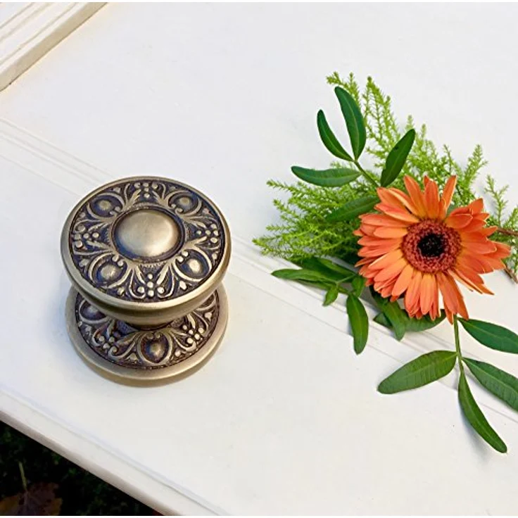 Antikas Messing Türknauf Antik, Gründerzeit Türknopf mit verzierter Rosette, patiniert, Durchmesser 5,5 cm, Höhe 5 cm – Bild 1