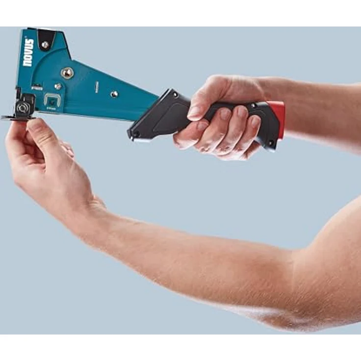 Novus Tools Hammertacker J-055, robustes Vollmetallgehäuse für Flachdrahtklammern Typ G, ergonomischer Griff, 6-14 mm Klammergröße, blau – Bild 3