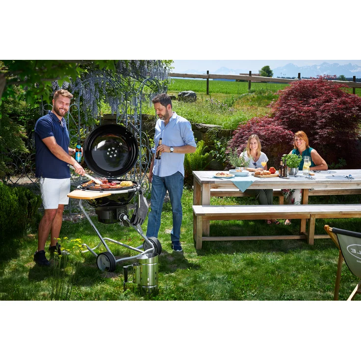 RÖSLE Anzündkamin, Hochwertiger Grillkohleanzünder aus Edelstahl, Funkenschutz, Griff mit Hitzeschutzblech, Haltebügel – Bild 5