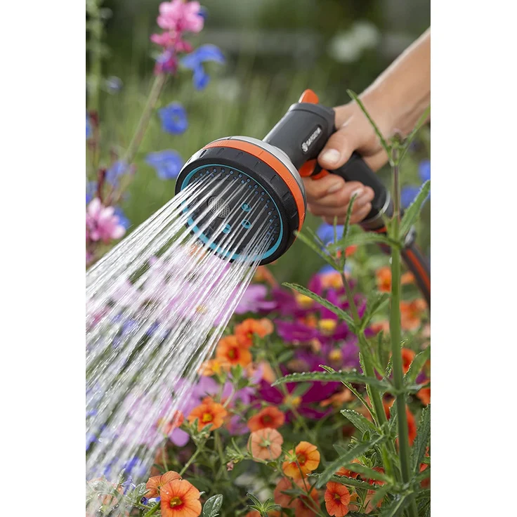 GARDENA Premium Multibrause Gartenbrause zum Bewässern und Reinigen, 5 Sprühbilder, Schmutzsieb, Dauerarretierung, robust, Frostschutz (18317-20) – Bild 2
