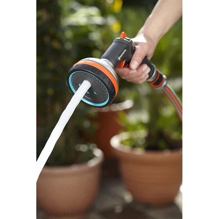 GARDENA Premium Multibrause Gartenbrause zum Bewässern und Reinigen, 5 Sprühbilder, Schmutzsieb, Dauerarretierung, robust, Frostschutz (18317-20) – Bild 4