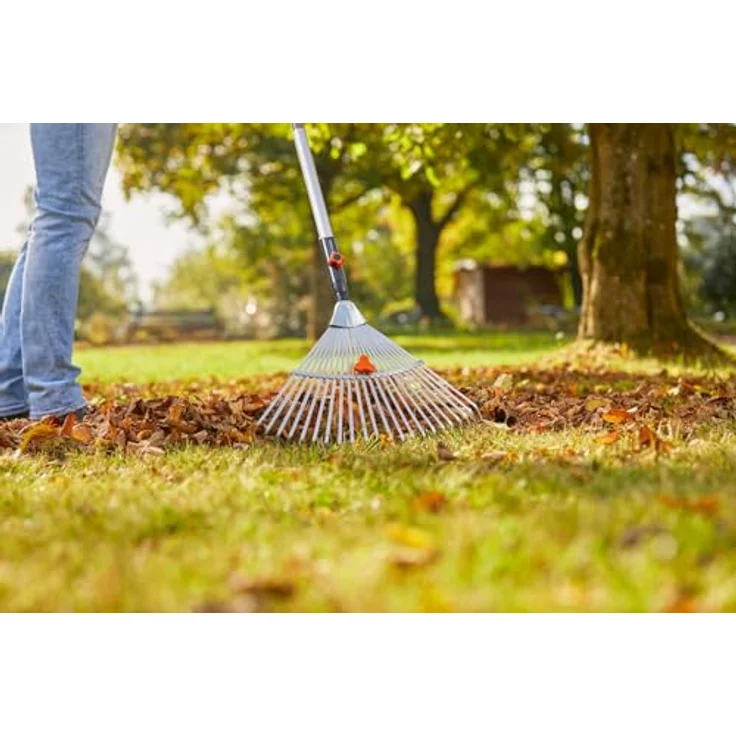 GARDENA combisystem-Verstellbesen: Laubrechen mit variabler Arbeitsbreite von 30-50 cm, ideales Gartenzubehör zum Zusammenfegen von Laub oder Grasschnitt, passend zu allen cs-Stielen (3103-20) – Bild 4