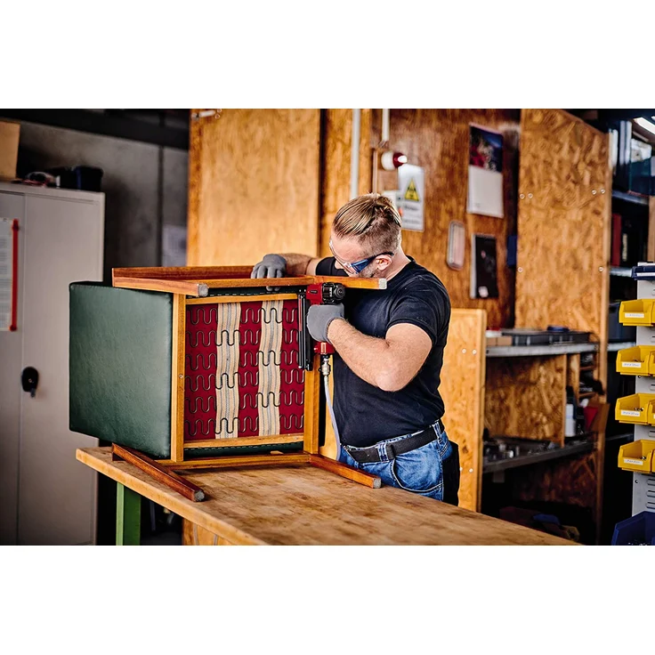 Einhell Druckluft-Tacker TC-PN 50 (2in1-Kombigerät Tacker & Nagler, Sicherheitsnase, inkl. 1.500 Klammern & 2.000 Nägeln, Ölfläschchen (ohne Öl), Stecknippel, Transportkoffer) – Bild 6