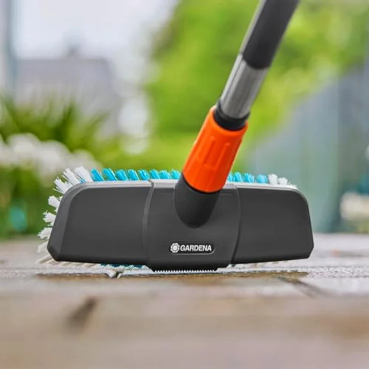 GARDENA Cleansystem Wasch-Set mit Stiel hard, für große und robuste Flächen, schwarz/blau – Bild 2