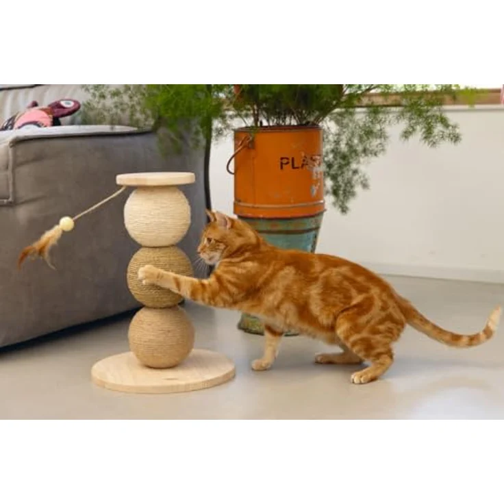Designed by Lotte Elio (47.50 cm, Beige), Holz-Kratzbaum mit Kratzbällen und Spielzeug – Bild 4