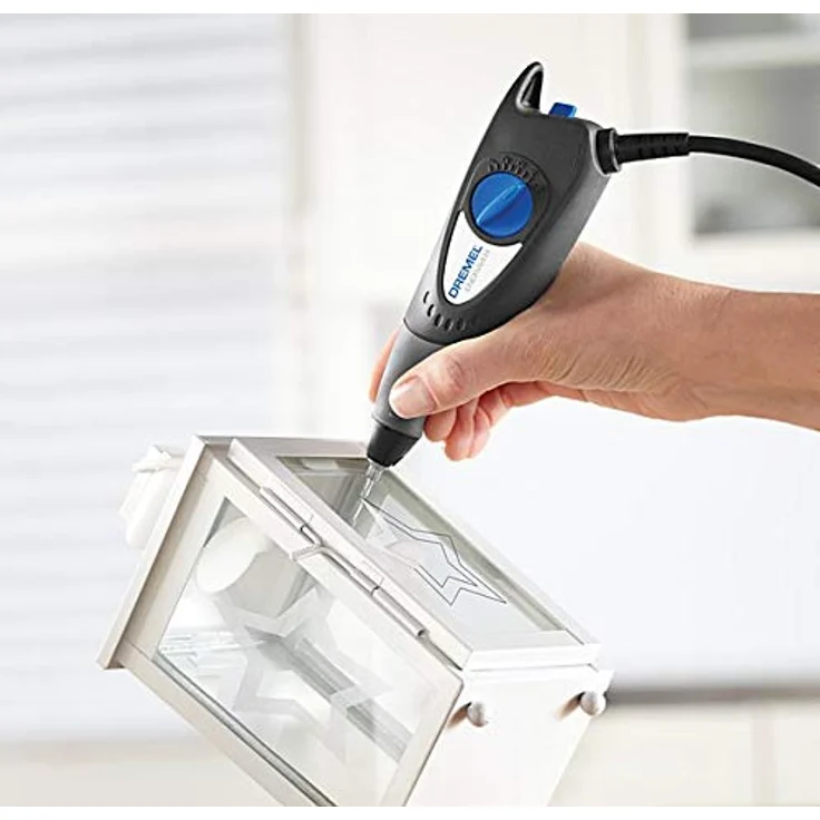 Dremel 290 Multifunktions Gravurgerät, 35 Watt, Gravierer Set mit 3 Zubehören und 4 Aufsätzen zum Gavieren in Holz, Glas Keramik, Metall, Kunststoff, Holz und Leder – Bild 4