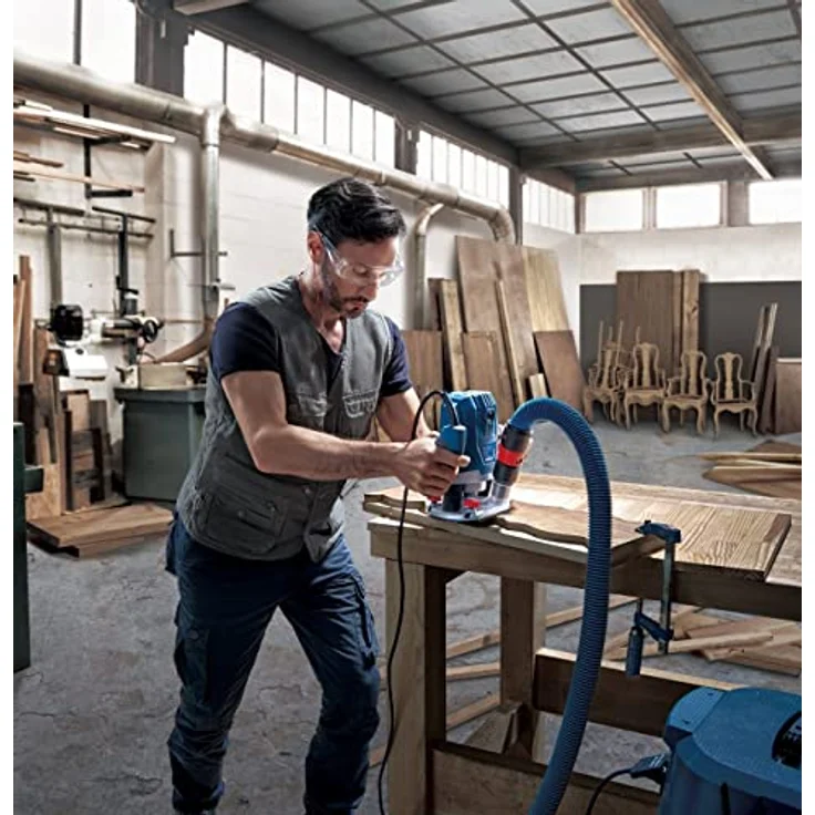 Bosch Professional GOF 130, Oberfräse mit Parallelführung, Kopierstift, Staubabsaugadapter, Zentrierstange, Führungsrolle und 2 Befestigungsklammern – Bild 2