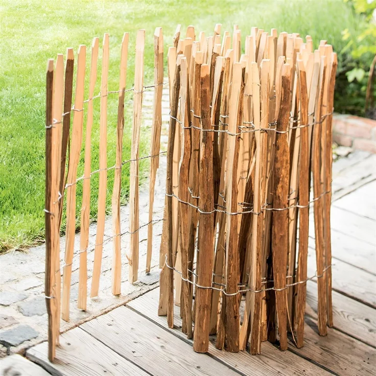 Dekoleidenschaft Staketenzaun "Haselnuss", Holzzaun 90 cm hoch, 5 m lang, handgefertigt aus unbehandeltem Haselnussholz, vielseitig einsetzbar als Beet- und Teichumrandung