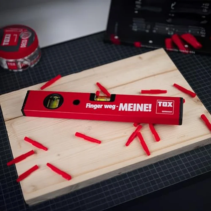 TOX Wasserwaage 30 cm, rot mit Aufdruck „Finger weg – MEINE“, aus Aluminium mit Pulverbeschichtung und stoßfesten Gummikappen, 1 Stück – Bild 4