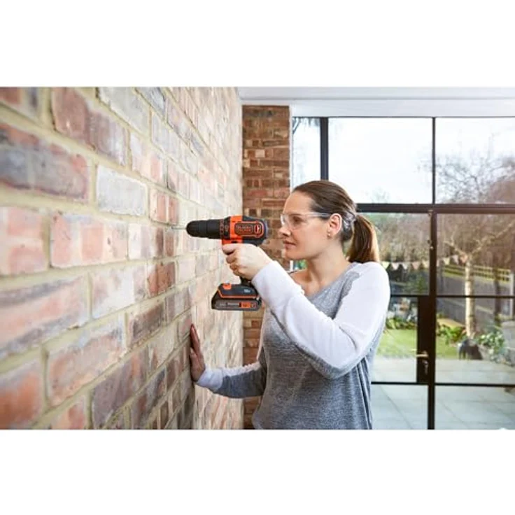 Black & Decker 18V 2-G Akku-Schlagbohrschrauber mit 104-tlg. Zubehör - BDCHD18S1KA – Bild 2